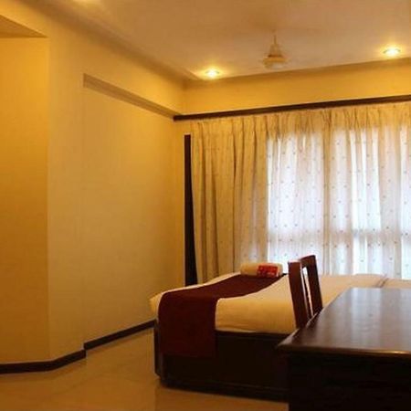 P M Regency Hotel Vadodara Exteriör bild