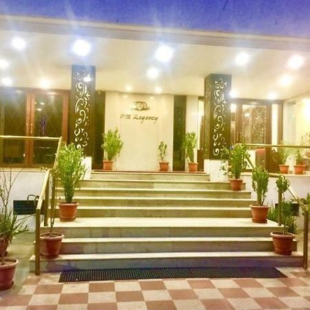 P M Regency Hotel Vadodara Exteriör bild