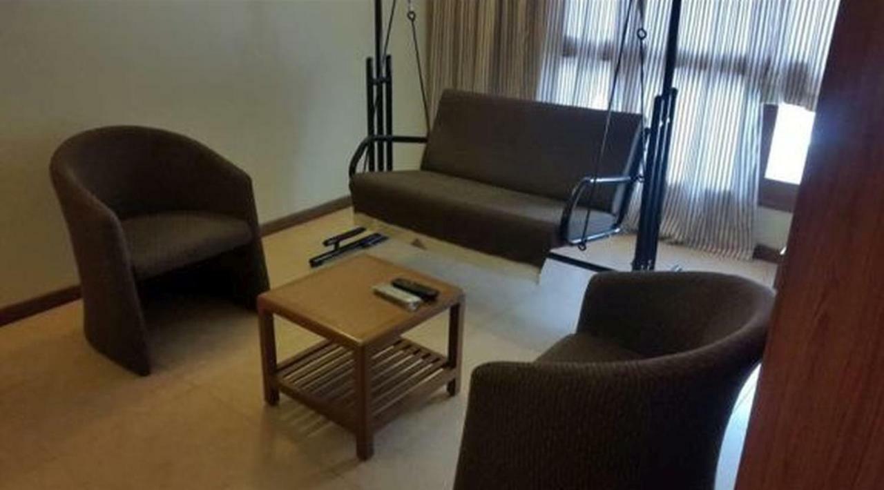 P M Regency Hotel Vadodara Exteriör bild